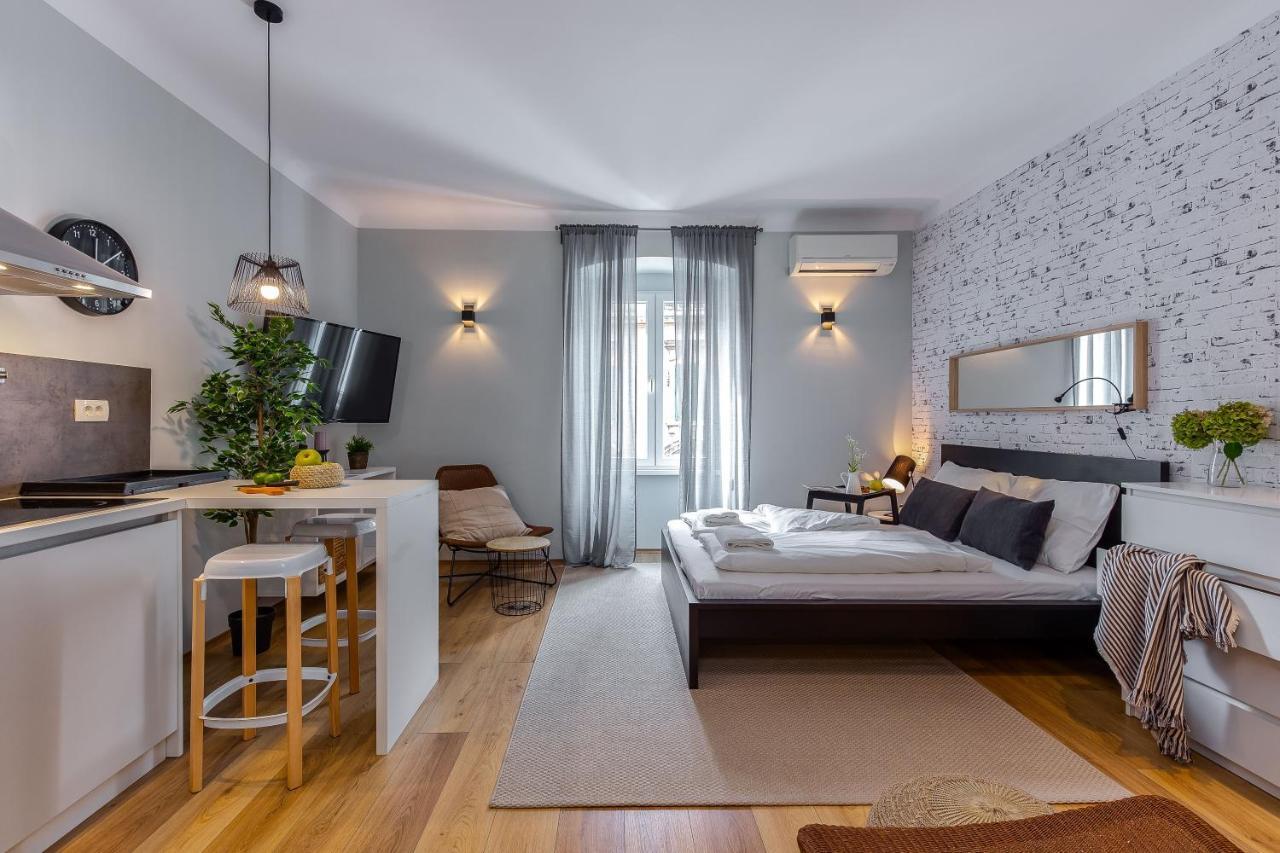 רייקה Adria Square Studios מראה חיצוני תמונה